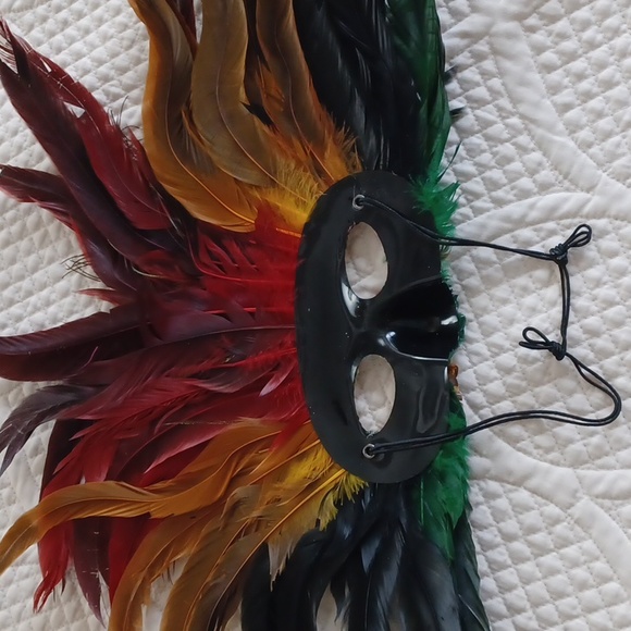 Feathered Mardi Gras Mask - Picture 7 of 9